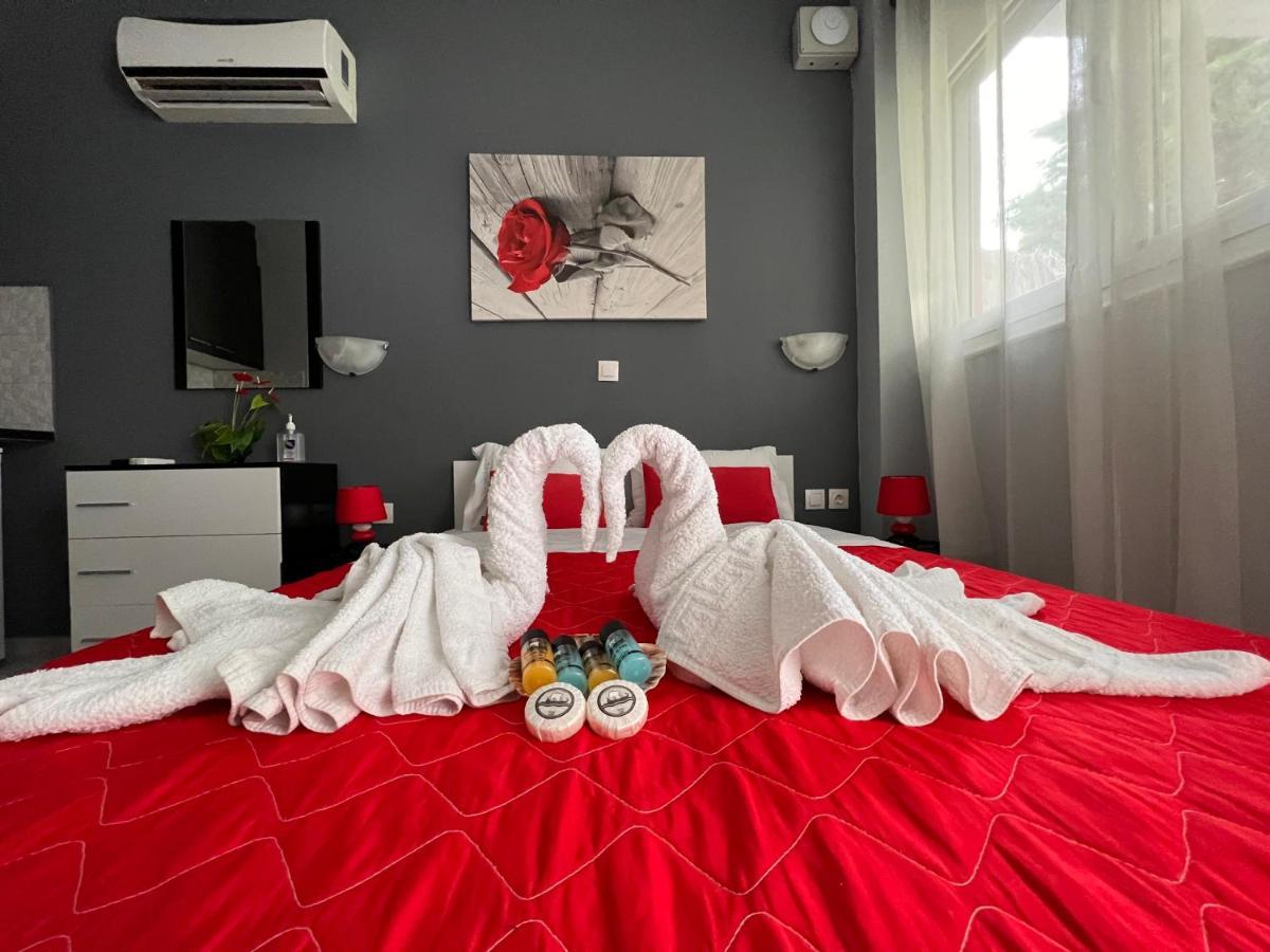 Niriides Rooms Nea Kallikrateia Bagian luar foto
