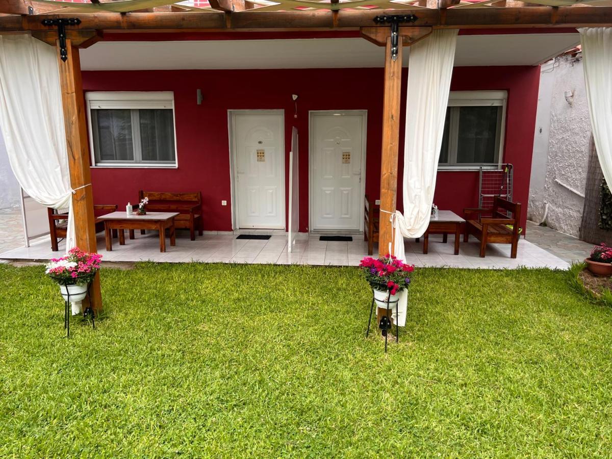 Niriides Rooms Nea Kallikrateia Bagian luar foto