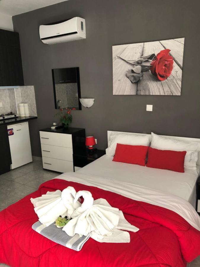 Niriides Rooms Nea Kallikrateia Bagian luar foto